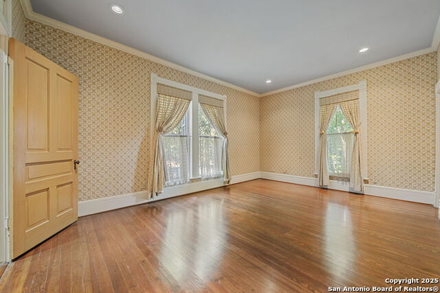 Listing photo id 39 for 833 Belvin  