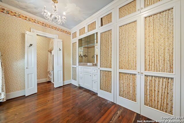 Listing photo id 47 for 833 Belvin  