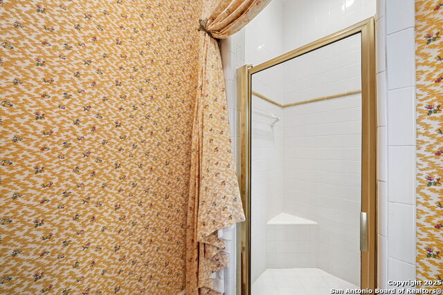 Listing photo id 49 for 833 Belvin  