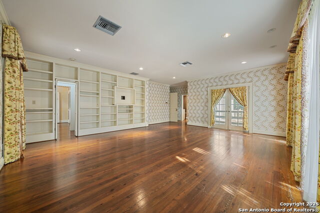 Listing photo id 50 for 833 Belvin  