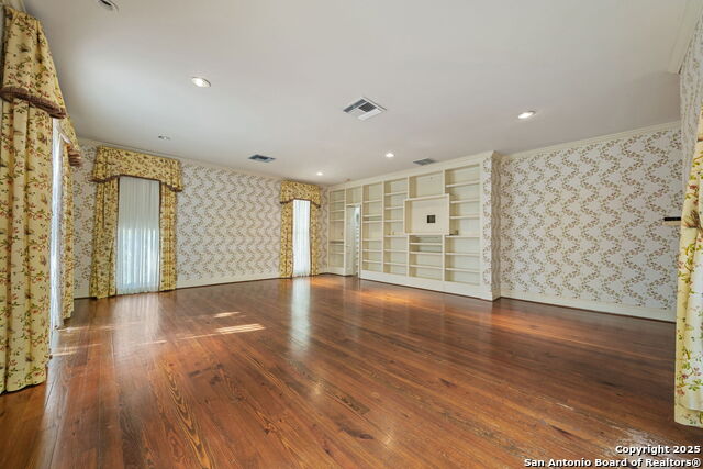 Listing photo id 51 for 833 Belvin  