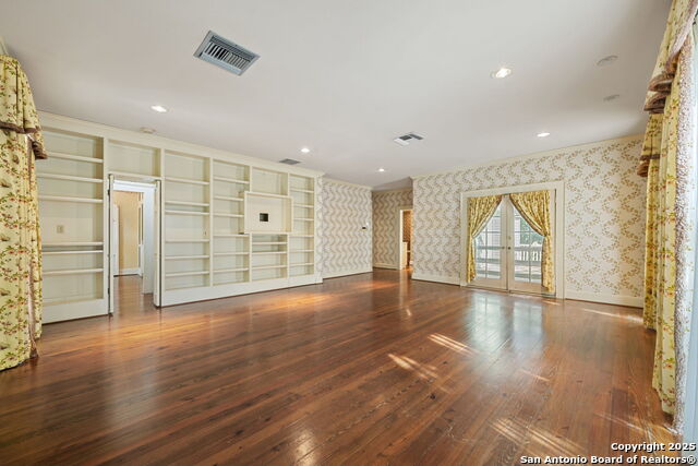 Listing photo id 53 for 833 Belvin  