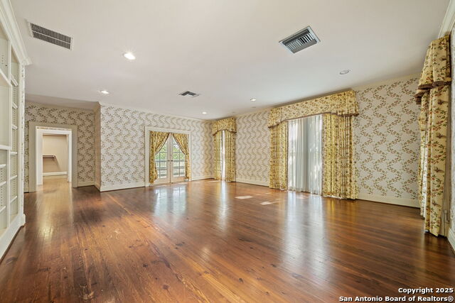 Listing photo id 54 for 833 Belvin  