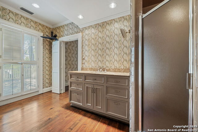 Listing photo id 56 for 833 Belvin  