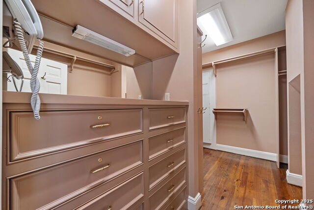 Listing photo id 58 for 833 Belvin  