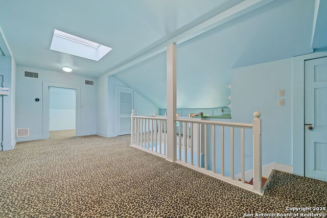 Listing photo id 60 for 833 Belvin  