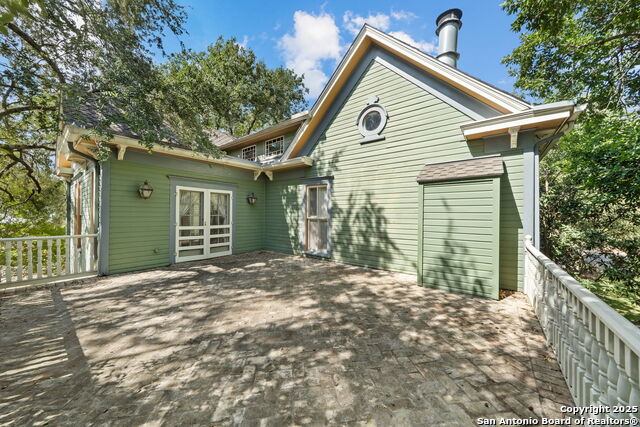 Listing photo id 63 for 833 Belvin  