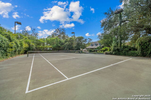 Listing photo id 75 for 833 Belvin  