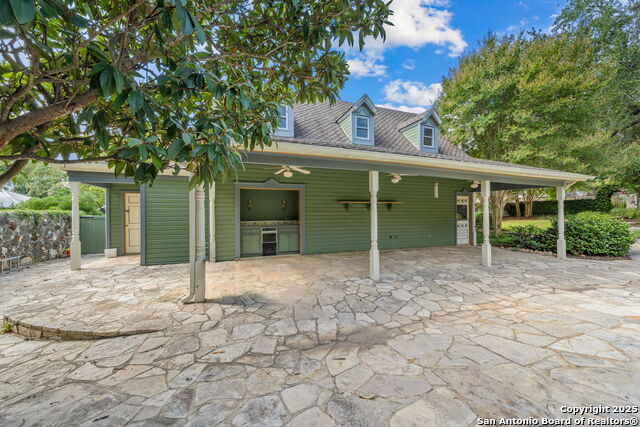 Listing photo id 83 for 833 Belvin  