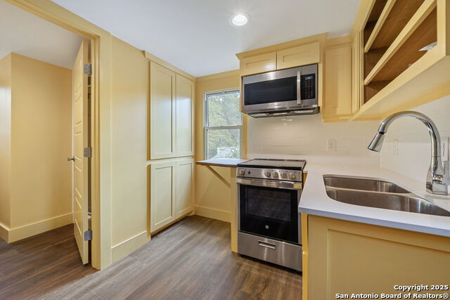 Listing photo id 90 for 833 Belvin  