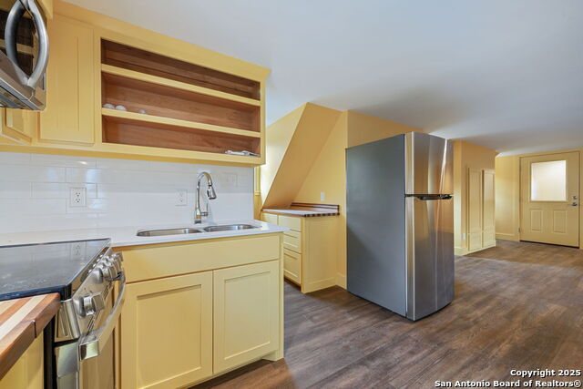 Listing photo id 92 for 833 Belvin  