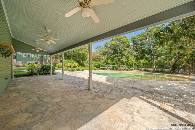 Listing photo id 93 for 833 Belvin  