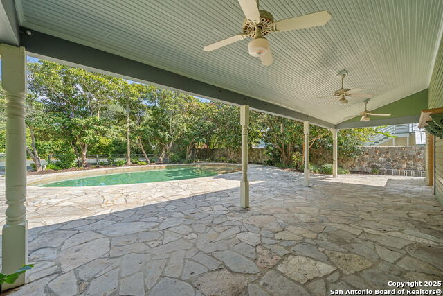 Listing photo id 96 for 833 Belvin  