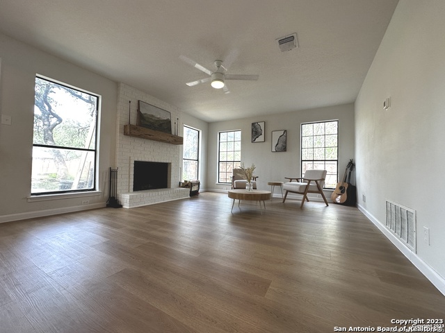 Listing photo id 33 for 1722 Encino Spring