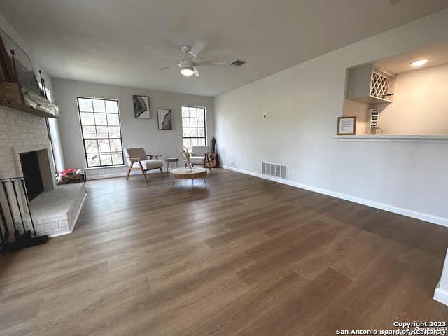 Listing photo id 35 for 1722 Encino Spring