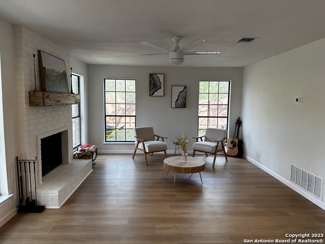 Listing photo id 36 for 1722 Encino Spring