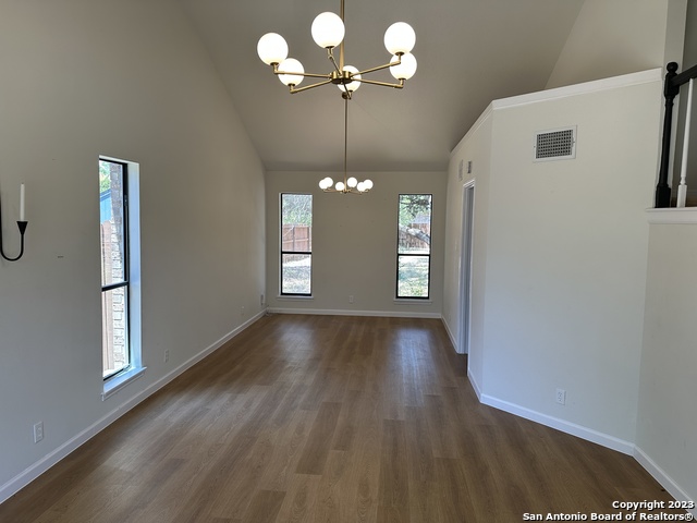 Listing photo id 2 for 1722 Encino Spring