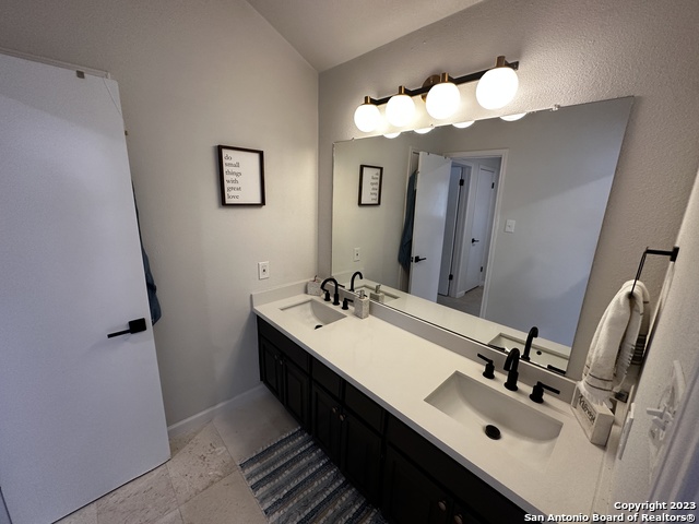 Listing photo id 48 for 1722 Encino Spring