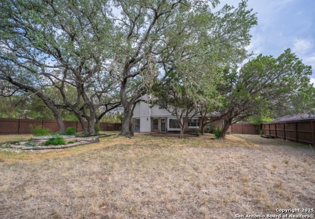 Listing photo id 53 for 1722 Encino Spring