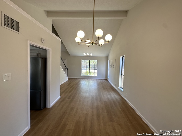 Listing photo id 4 for 1722 Encino Spring
