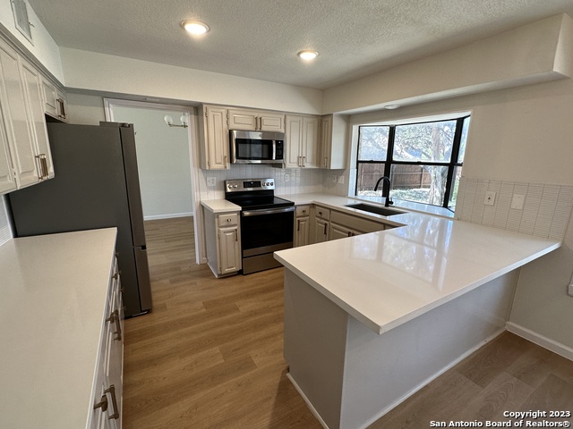 Listing photo id 5 for 1722 Encino Spring