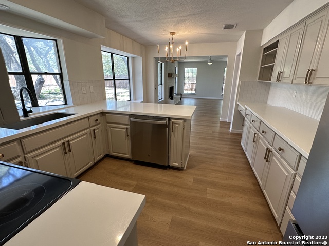 Listing photo id 7 for 1722 Encino Spring