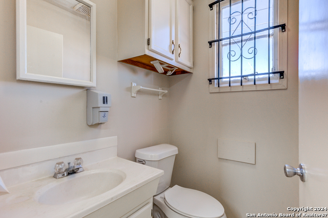 Image 13 of 21 For 2930 Houston E