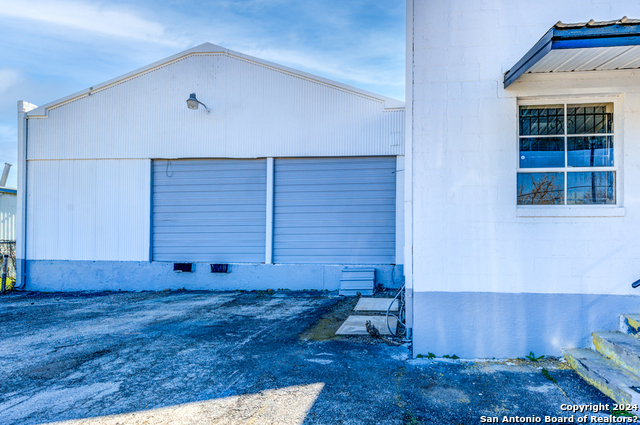 Image 16 of 21 For 2930 Houston E