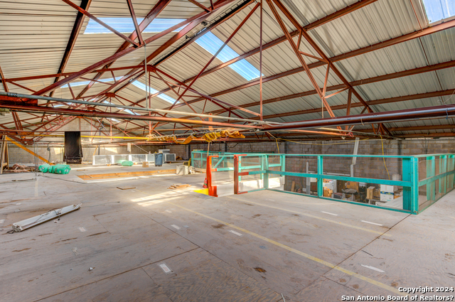 Image 17 of 21 For 2930 Houston E