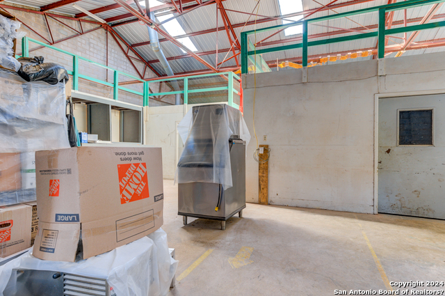 Image 4 of 21 For 2930 Houston E