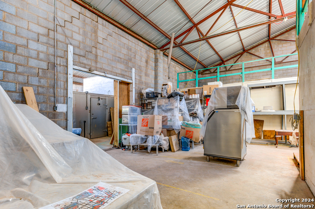 Image 5 of 21 For 2930 Houston E