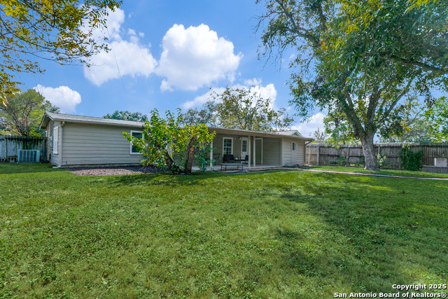 Listing photo id 10 for 125 Brees  