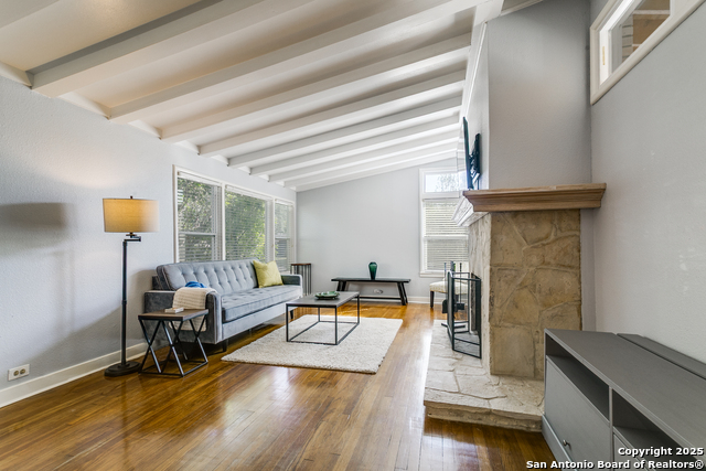 Listing photo id 0 for 125 Brees  