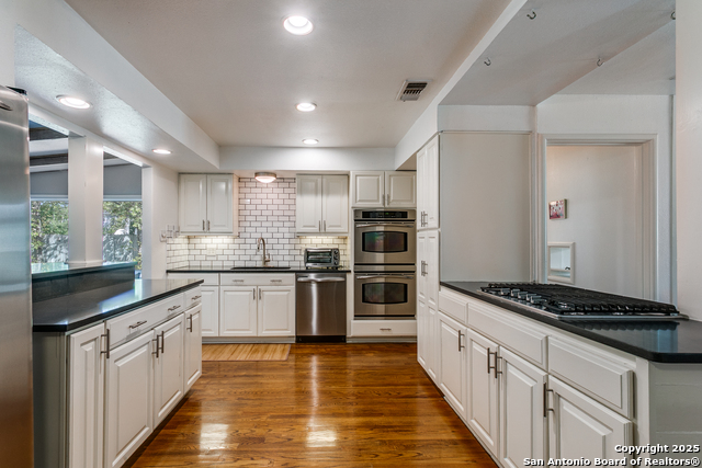 Listing photo id 3 for 125 Brees  