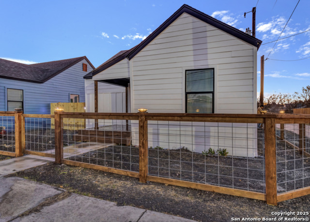 Image 3 of 13 For 411 Wilson