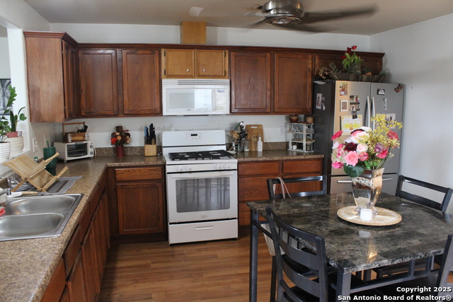 Image 21 of 24 For 406 County Road 6850 1