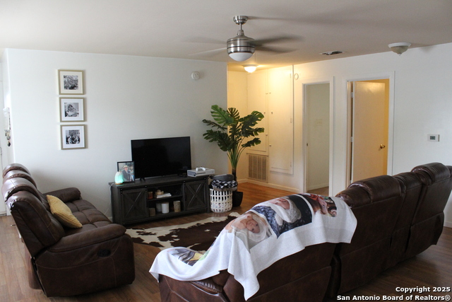 Image 9 of 24 For 406 County Road 6850 1