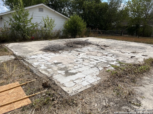 Listing photo id 1 for 5730 Broken Lance