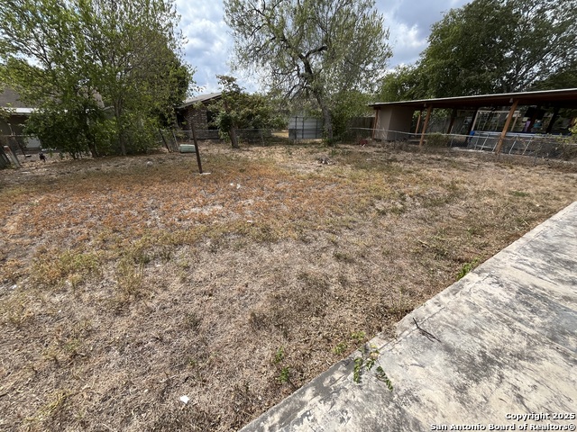 Listing photo id 2 for 5730 Broken Lance