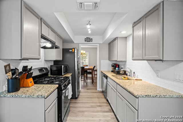 Listing photo id 12 for 1310 Temple  