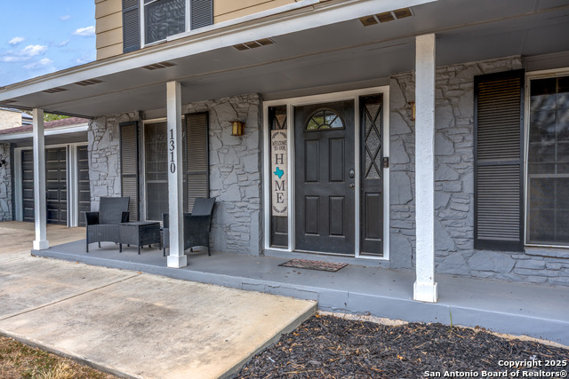 Listing photo id 2 for 1310 Temple  