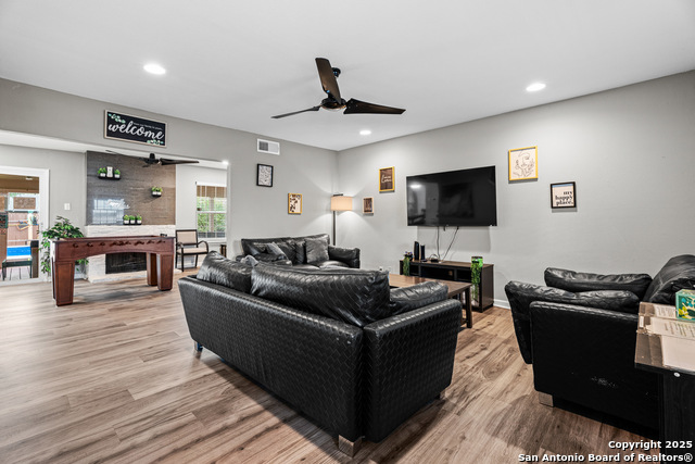 Listing photo id 7 for 1310 Temple  