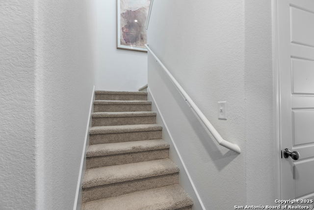 Image 19 of 29 For 421 Raven Row