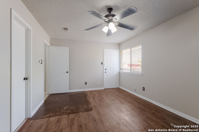 Listing photo id 25 for 6307 Candlecrest Ct