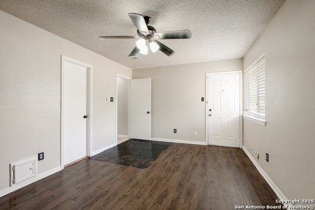 Listing photo id 26 for 6307 Candlecrest Ct