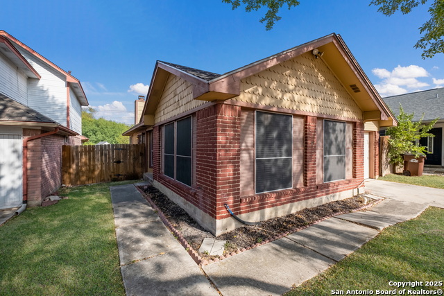 Listing photo id 1 for 6307 Candlecrest Ct
