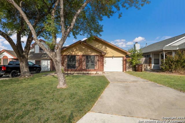 Listing photo id 3 for 6307 Candlecrest Ct