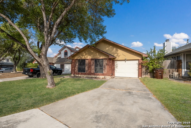 Listing photo id 4 for 6307 Candlecrest Ct