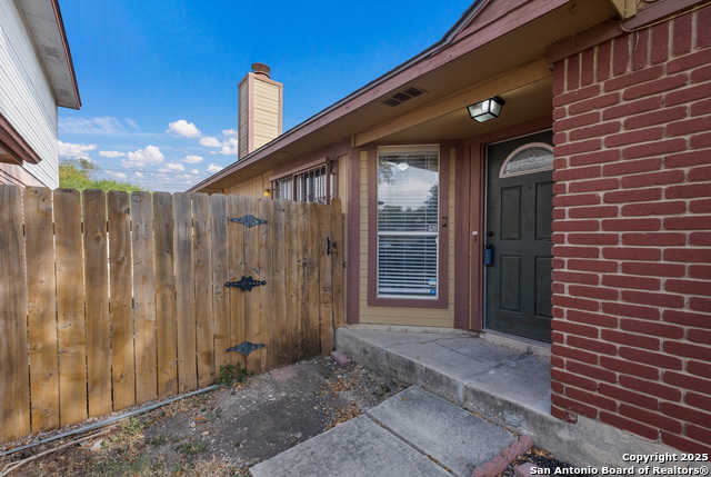 Listing photo id 5 for 6307 Candlecrest Ct