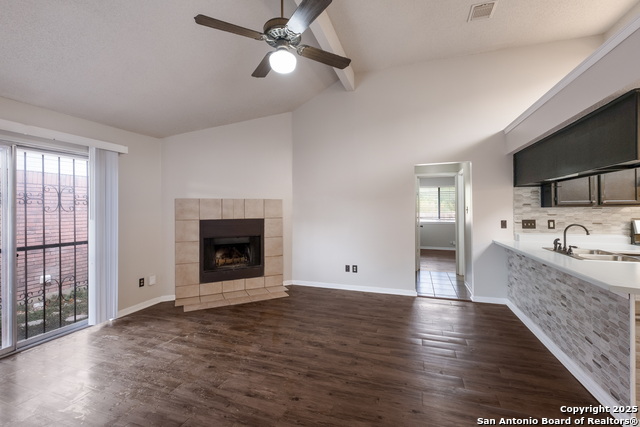 Listing photo id 7 for 6307 Candlecrest Ct